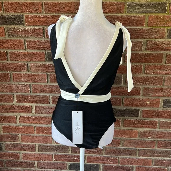 PatBO Plunge Neckline One-Piece Without Flower Size Large - Picture 4 of 6